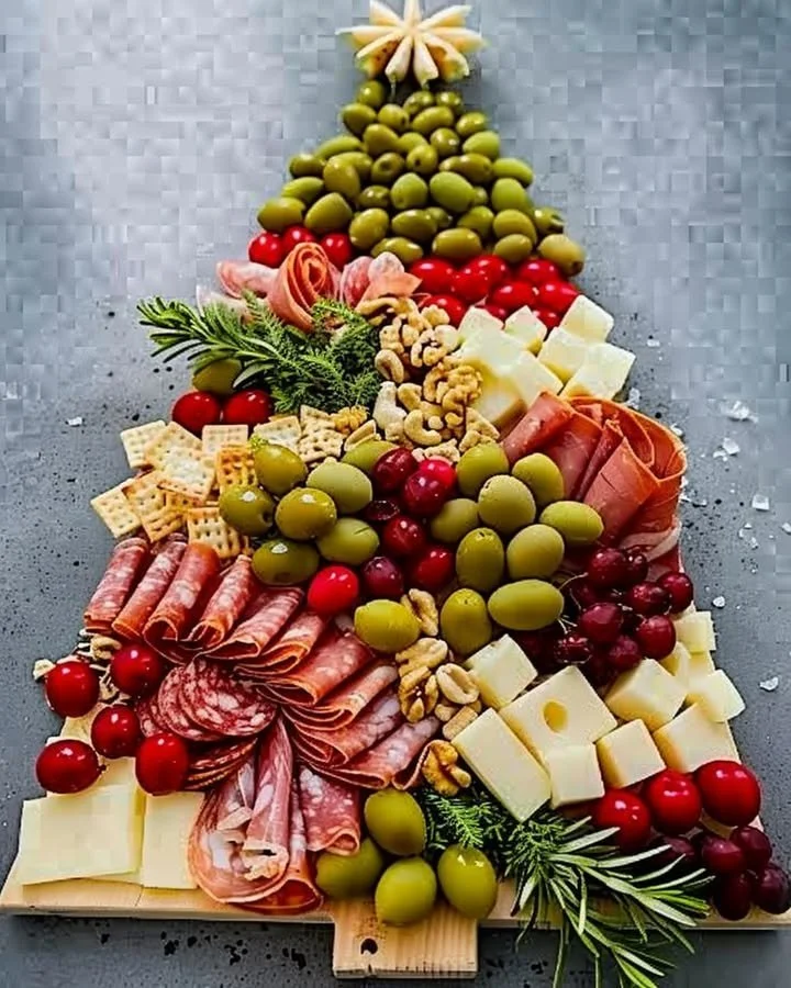 Christmas Tree Charcuterie Board